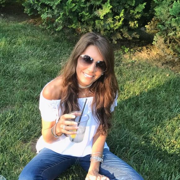 Meet your Posher, Melissa - Picture 1 of 1